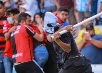 مکسیکو کې د فوټبال لوبې پر مهال نښته کې ۲۲ تنه ټپیان شوي