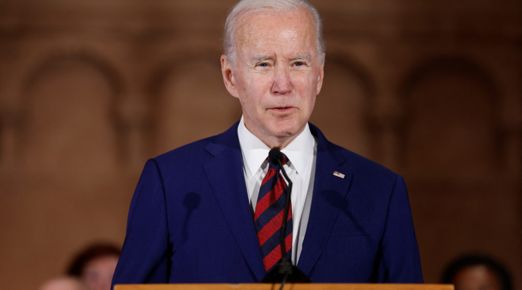 بایډن: کابل کې د القاعدې شبکې مشر ایمن الظواهري هوايي برید کې وژل شوی 