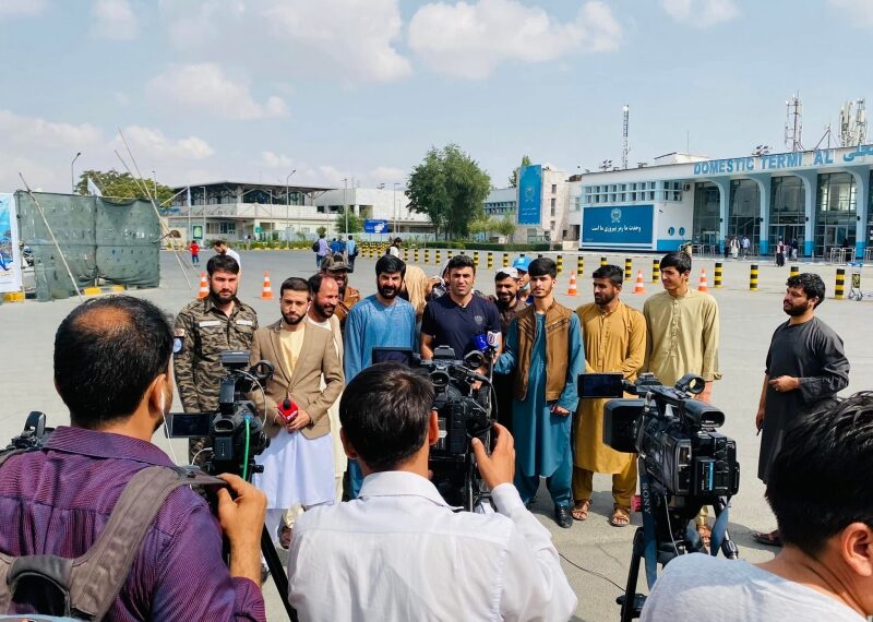 د ازادو سیالیو لوبغاړی احمد ولي هوتک خپل روسي سیال ته تر ماتې ورکولو وروسته بېرته هېواد ته راستون شو 