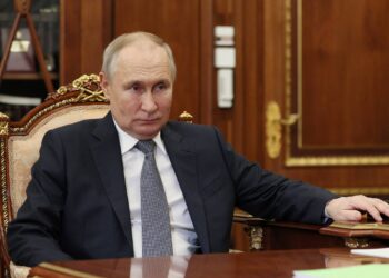 پوتین: افغانستان کې د سخت درېځو ډلو شتون منځنۍ اسیا ته ورځ تر بلې ګواښ زیاتوي 