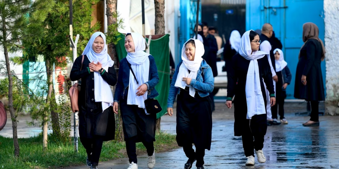 ۱۴۰۲ ښوونیز کال د نجونو منځنیو ښوونځیو او لیسو پرته پیل شو