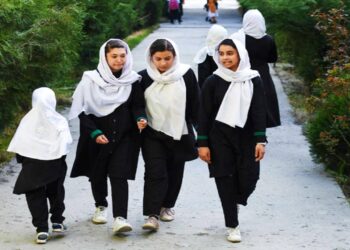 د نجونو پر زده کړو بندیزونو خصوصي ښوونځي له ننګونو سره مخ کړي