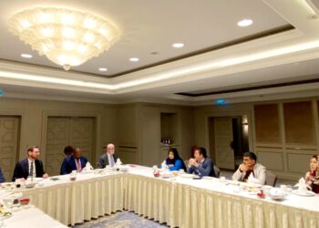 وېسټ په ترکیه کې له یو شمېر افغان سیاسیونو سره کتلي