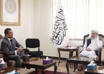 د ریاست الوزرا اداري مرستیال کابل کې د جاپان له سفیر سره کتلي