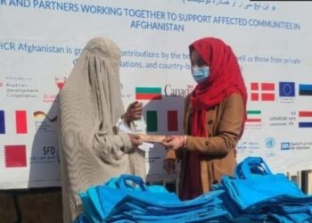 کندهار کې د کډوالو چارو اړوند موسسو کې د ښځینه کارکوونکو پر کار  بیا بندیز ولګول شو