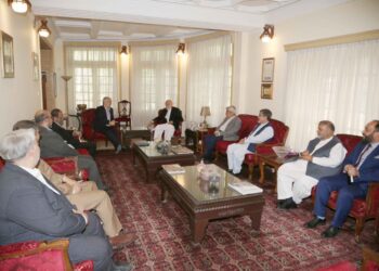 کرزي د افغانستان لپاره د ایران ځانګړي استازي او سفیر سره کتلي