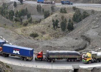 پاکستان له افغانستان سره هرکال د ۲.۴ میلیارده ډالرو په ارزښت تجارتي راکړه ورکړه لري