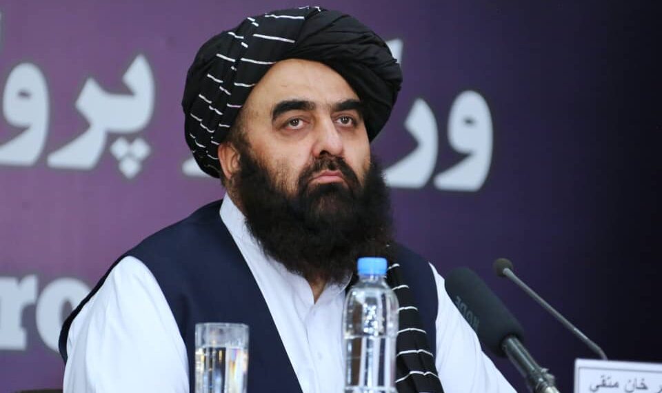 متقي: کورنیو مسایلو کې چاته د لاسوهنې اجازه نه ورکوو