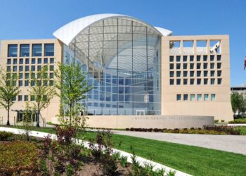 د امریکا سولې انسټیټیوټ: اسلامي امارت د ښځو حقونو په اړه د خپلو کړو ژمنو عملي کولو هوډ نه لري