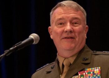 مکېنزي: له افغانستانه د امریکا وتلو پرېکړې له امله پېښمانه یم