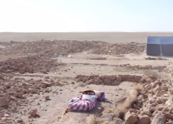 حکومت د مرستندويانو له لوري هرات کې له زلزله ځپلو سره شوې مرستې کافي نه بولي