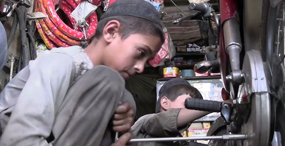 کندهار کې بې سرپرسته ماشومان له حکومته د زده کړو غوښتنه کوي