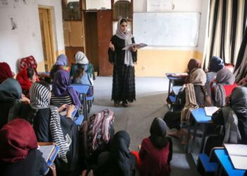 له شپږم ټولګي پورته د نجونو پرمخ د ښوونځيو تړل کېدو ۸۰۰ ورځې پوره شوې