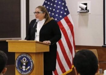 ډیکر : مير رحمان رحماني او د هغه زوی افغانستان او امریکا دواړه لوټلي