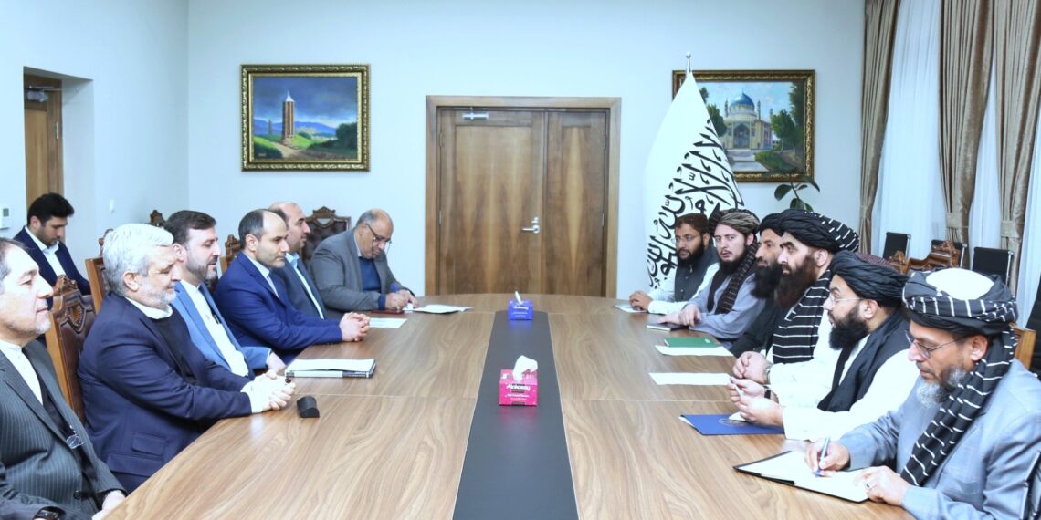 امیر خان متقي له ایراني پلاوي سره د افغان کډوالو په اړه خبرې کړي