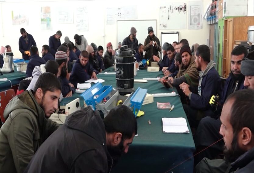 کابل کې پر نشه يي توکو روږدو سلګونه کسانو ته مسلکي زده کړې پيل شوې