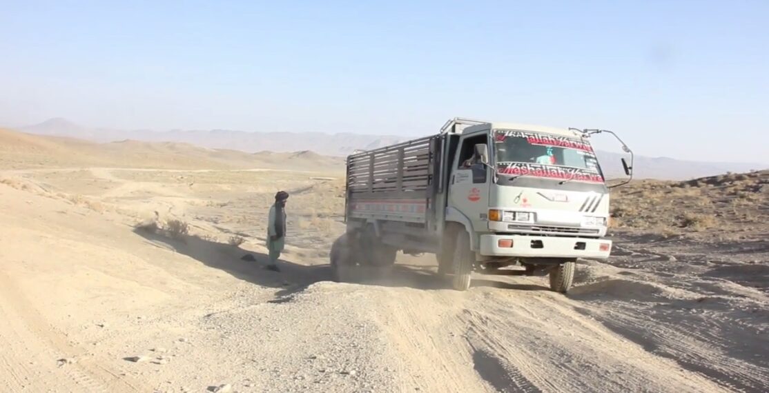 زابل کې د شمالي ولسوالیو اوسېدونکي د لارو له خرابوالي شکایت کوي