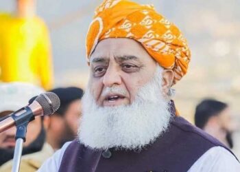 مولانا فضل الرحمان: کابل ته مې د راتګ موخه د دواړو هېوادونو ترمنځ د اړیکو ټېنګښت دی