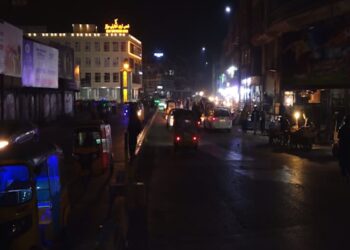 د ننګرهار مرکز جلال آباد  ښار کې تر نیمو شپو بازارونه خلاص وي او خلک عادي ژوند کوي