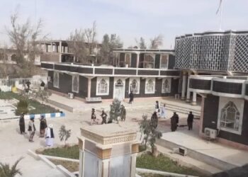 د نیمروز په ولایت مقام کې ځانمرګي بريد درې کسان ټپیان کړي