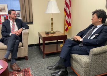 توماس وېسټ د جاپان ساساکاوا بنسټ له مشر سره کتلي