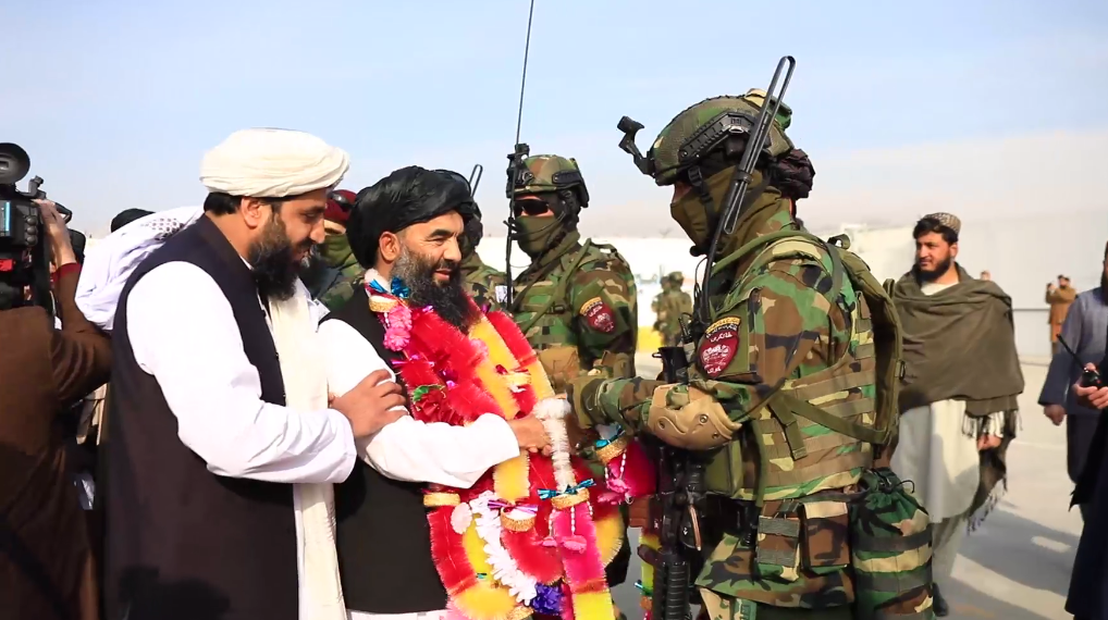 له ګوانتانامو زندانه دوه تنه خوشې شوي افغان بندیان کابل ته رارسېدلي