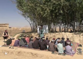 زابل کې زده کوونکي: د ښوونځي ودانۍ نشتون مو زده‌کړییز بهیر ټکنی کړی