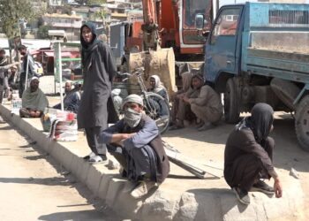 کابل ښاریان: د خیریه او نړیوالو بنسټونو بشري مرستې تر مستحقو کسانو نه رسېږي