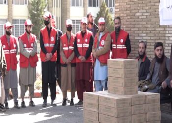 سعودي عربستان له افغانانو سره ۱۰۰ ټنه خرما مرسته کړې