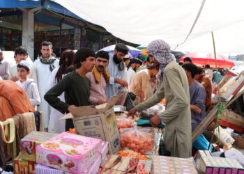 د کوچني اختر په رانږدې کېدو سره خلک د توکو بیو له لوړوالي شکایت کوي