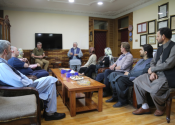 د سولې برخه کې د م.م سرمنشي مرستیال کابل کې د اومر ماین پاکۍ موسسې مشر سره وکتل