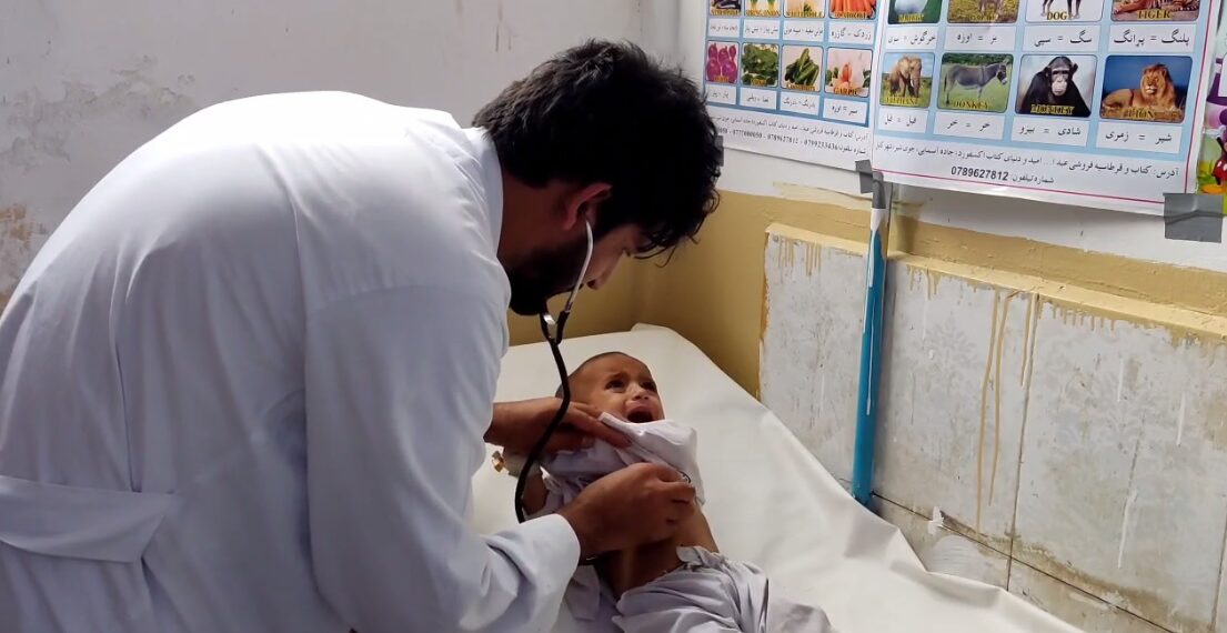 سیف دې چلډرن: افغانستان کې له هرو ۱۰ ماشومانو ۳ یې له لوږې سره مخ دي