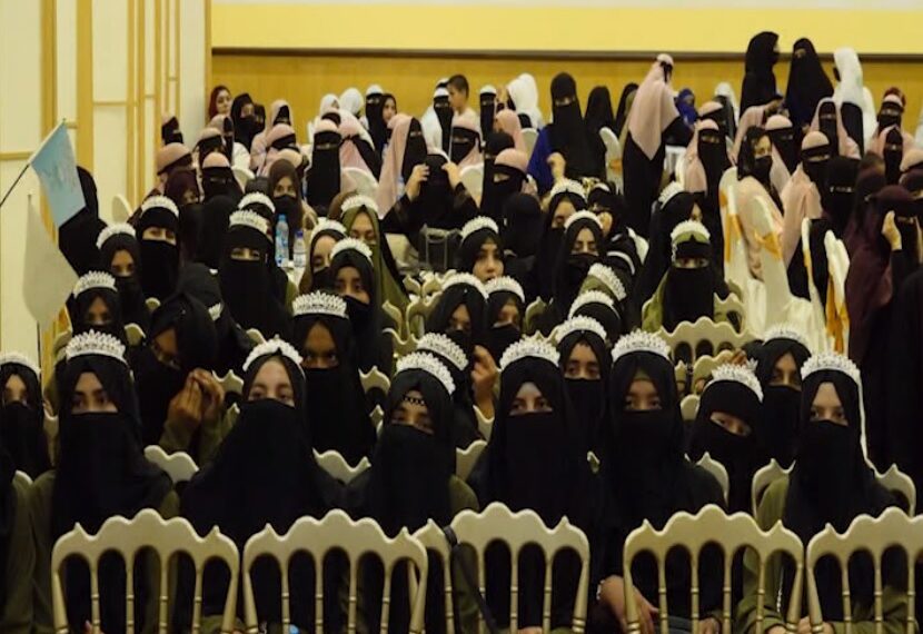 کابل کې له یوې دیني مدرسې څه باندې ۳۰۰ نجونې فارغې شوې