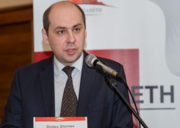 ژیرنوف: روسیه له اسلامي امارت سره بېلابېلو برخو کې د اړیکو پراختیا غوښتونکې ده