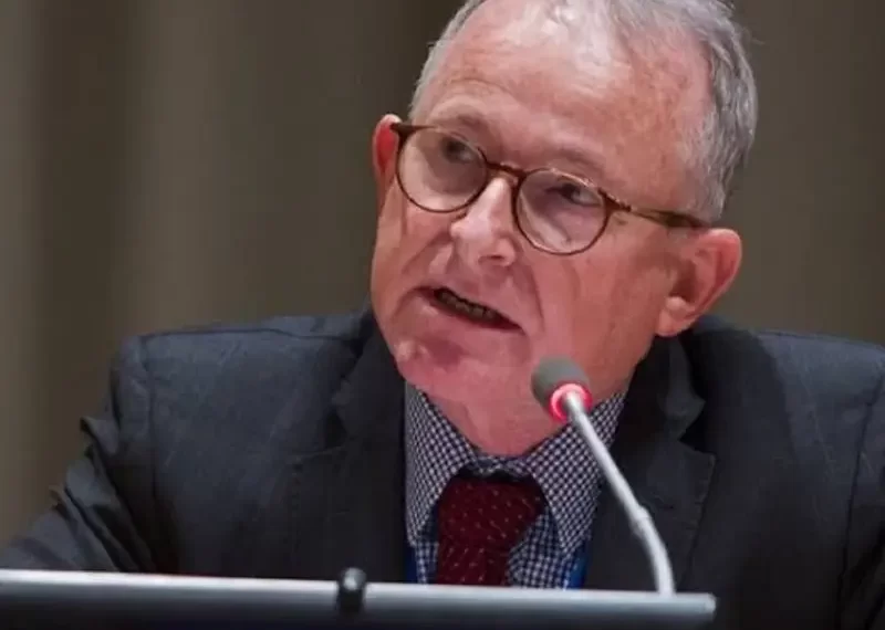 بېنېټ: له زده کړو محرومیت د افغان نجونو هیلې مړې کړي