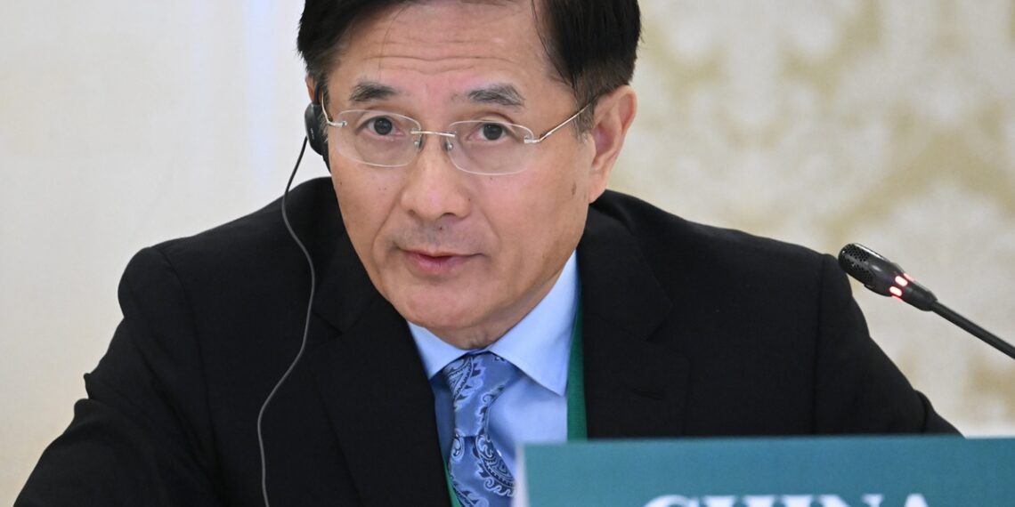 یوشیا یونګ: نړیواله ټولنه دې د افغانستان چارو کې له لاسوهنې ډډه وکړي