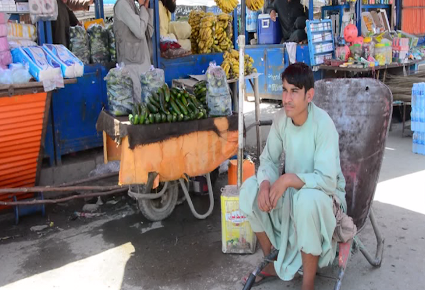 د لغمان اوسېدونکي د بې کارۍ له زیاتوالي شکایت کوي