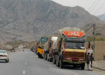 افغان موټرچلوونکو د موقتي اسنادو پربنسټ پاکستان ته د تګ اجازه ترلاسه کړه