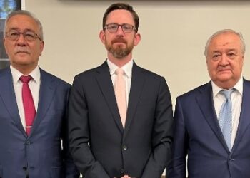 وېسټ له ازبکستاني چارواکو سره د افغانستان په اړه خبرې کړي