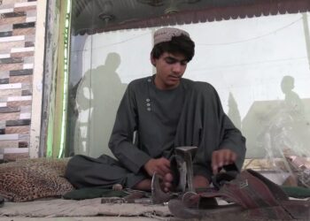 کندهار کې بې سرپرسته ماشومان له اسلامي امارت د حرفوي زده‌کړو غوښتنه کوي