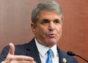 مایکل مک‌کال یو ځل بیا افغانستان کې د داعش ډلې حضور پراخېدو په اړه اندېښنه ښودلې