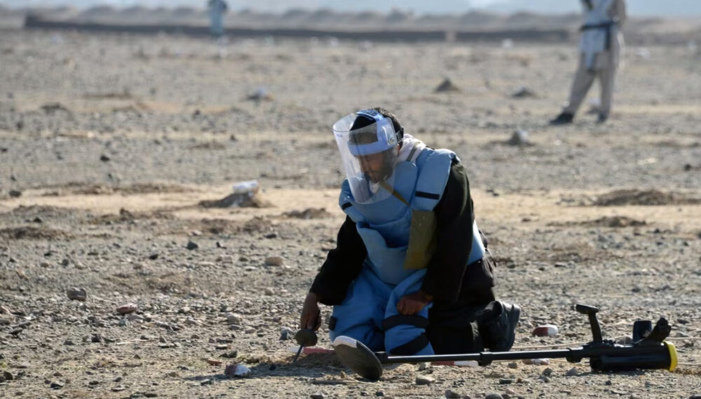 اوچا: افغانستان کې هره میاشت ۱۰۰ تنه د ناچاودو توکو له کبله ژوند بایلي