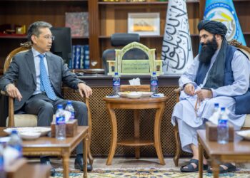 د کورنیو چارو وزارت سرپرست کابل کې د چین له سفیر سره کتلي