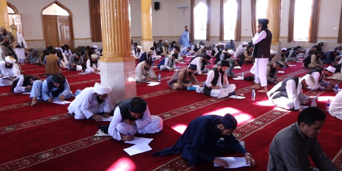 عدليې وزارت د درېیم ځل لپاره دفاع وکالت ته له څه باندې شپږ سوه نوماندانو د تخصص ازموینه واخېسته