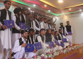 له سرپرست حکومته د لوستو ځوانانوغوښتنه؛ دولتي ادارو کې دندې راکړئ