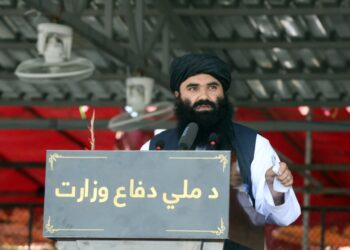 حقاني: نړیوال دې د افغانستان پرمختګ کې همکاري وکړي