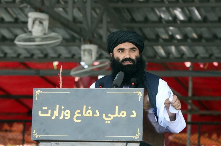 حقاني: نړیوال دې د افغانستان پرمختګ کې همکاري وکړي