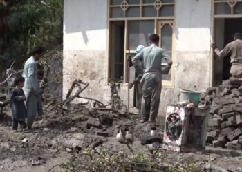 ننګرهار کې سېلاب ځپلې کورنۍ د مرستو غوښتنه کوي