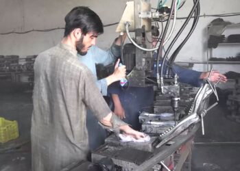 له سرپرست حکومته د کارخونو لرونکو غوښتنه؛ له کورنیو تولیداتو ملاتړ وکړئ