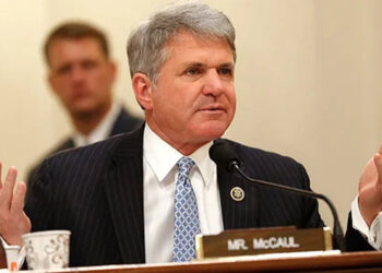 مک‌کال: بایډن نړۍ کې د امریکا اعتبار زیانمن کړ